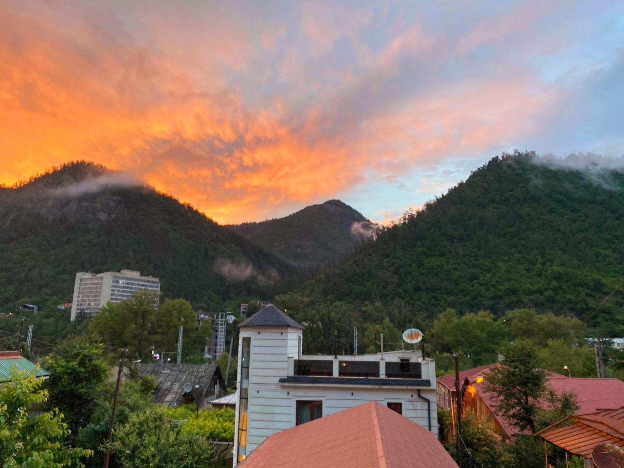 Guest House Borjomula Borjomi Bagian luar foto